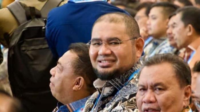 EVALUASI:  Bupati Halmahera Selatan Bassam Kasuba (tengah) ketika berada dalam Rakornas TPAKD di Jakarta.