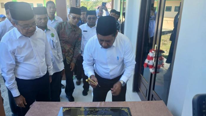 Bupati Halmahera Timur Ubaid Yakub meresmikan Musholla Al-Idris, Senin (27/4/2026) 01