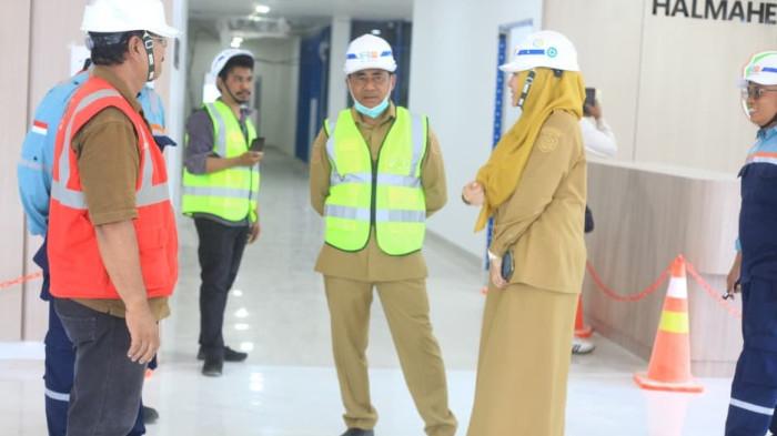 KESEHATAN: Bupati Halmahera Timur Ubaid Yakub pantau pembangunan RSUD Maba, Senin (24/11/2025)