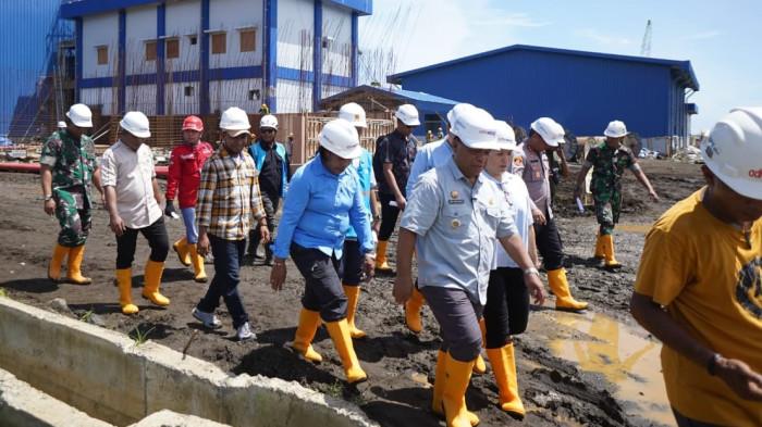 Bupati Halmahera Utara tinjau PLTMG di Desa Mamuya, Kecamatan Galela 01