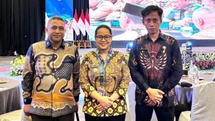 AGENDA: Bupati Pulau Taliabu Sashabila Mus (tengah) lakukan foto bersama usai menghadiri Rakornas di Jakarta