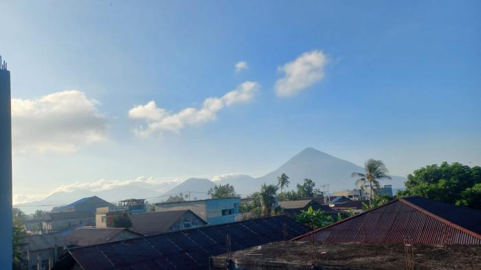 CUACA - Foto langit di Kota Ternate, Maluku Utara.