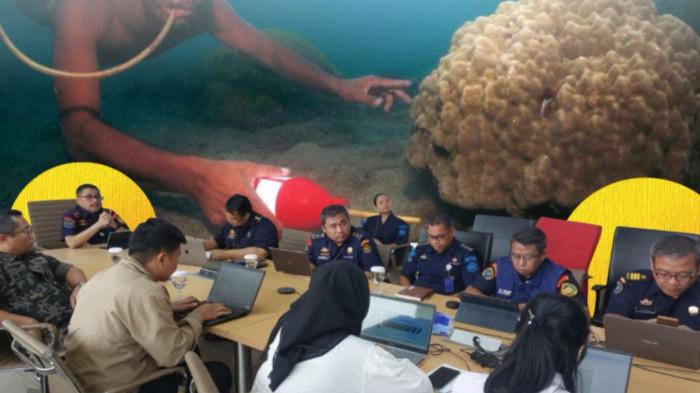 Dirjen Pengawasan Sumber Daya Kelautan dan Perikanan Kementerian Kelautan dan Perikanan atau PSDKP-KKP melakukan pertemuan dalam pengawasan destructive fishing di wilayah Maluku Utara, Rabu (17/12/2025).
