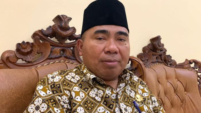 TENAGA KERJA - Kepala Ditransker Halmahera Selatan, Maluku Utara, Daud Djubedi ketika menjelaskan jumlah tenaga kerja, Kamis (30/10/2025).