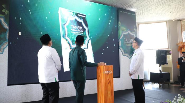 Detik-detik peluncuran buku yang dilakukan Menteri Agama Nasaruddin Umar