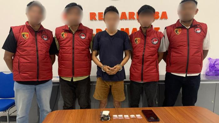 HUKUM: Ditresnarkoba Polda Maluku Utara menangkap DO alias Dion (34) atas kepemilikan narkotika jenis sabu, Selasa (19/5/2026)