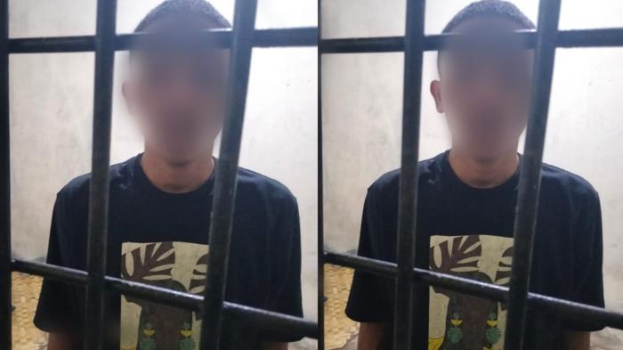 HUKUM: SA alias Rio saat diamankan ke Polres Ternate Utara, Sabtu (28/2/2026). Saat ini ia di tahan di dalam sel untuk selanjutnya diproses hukum