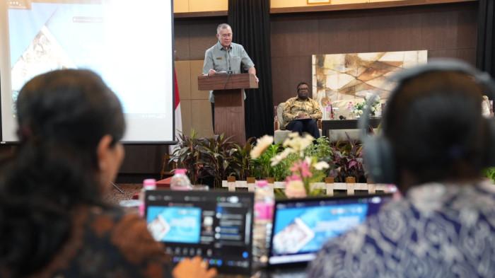 Sambutan Gubernur Maluku Utara yang dibacakan Staf Ahli Gubernur Bidang Pemerintahan, Hukum, dan Politik, Fachruddin Tukuboya, pada kegiatan Rapat Koordinasi Awal Program Kerja Sama Pemerintah RI dengan UNICEF di Ternate, Rabu (20/5/2026).