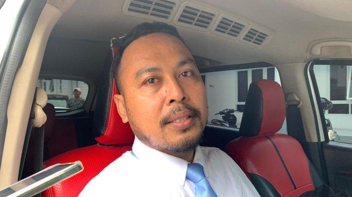 GAJI - Plt Kepala BPKAD Halmahera Selatan, Maluku Utara, Farid Husen ketika menjelaskan pembayaran gaji PPPK paruh waktu dan PPPK tahap duga gunakan DTT, Sabtu (11/4/2026).