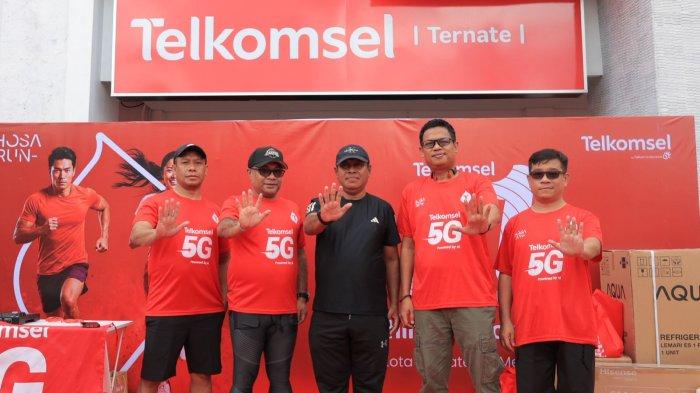 Foto bersama usai pembukaan kegiatan fun run kantor Telkomsel Smart Office Ternate yang beralamat di Kelurahan Gamalama, Kecamatan Ternate Tengah
