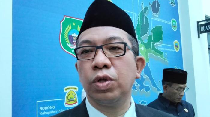 HAK: Kepala Badan Pengelolaan Keuangan dan Aset Daerah Maluku Utara Ahmad Purbaya saat diwawancarai disela-sela kerjanya, Rabu (25/2/2026)