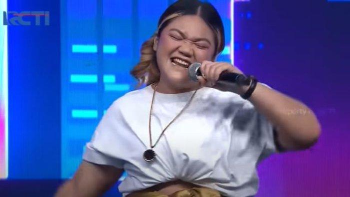 Terpesona, Dikta Cium Tangan Peserta Indonesian Idol Ini, Penampilannya Bikin Takjub