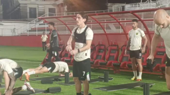 KOMPETISI: Gelandang Persebaya Surabaya Francisco Rivera pada sesi latihan terakhir jelang laga melawan Malut United, Rabu (22/4/2026). Duel ini akan berlangsung di Stadion Gelora Kie Raha, Ternate, Kamis (23/4/2026)