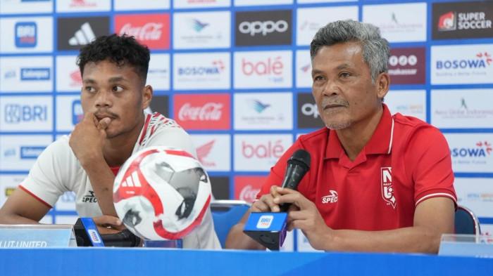 Hendri Susilo dan Taufik Rustam pada sesi jumpa pers Malut United jelang laga melawan PSM Makassar