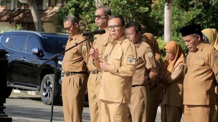 HALAL BIHALAL - Bupati Halmahera Tengah, Maluku Utara, Ikram Malan Sangadji pimpinan apel perdana usai lebaran Idul fitri, Senin (30/3/2026)