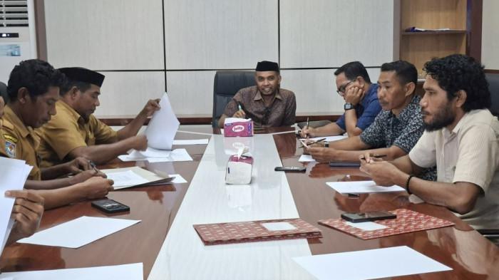 KEBIJAKAN: RDP Komisi lll DPRD Halmahera Timur dengan Bagian Kesejahteraan Masyarakat (Kesra) Sekretariat Daerah (Setda), Selasa (3/3/2026). Pada kesempatan itu DPRD meminta Kesra menambah jumlah insentif para imam dan pendeta