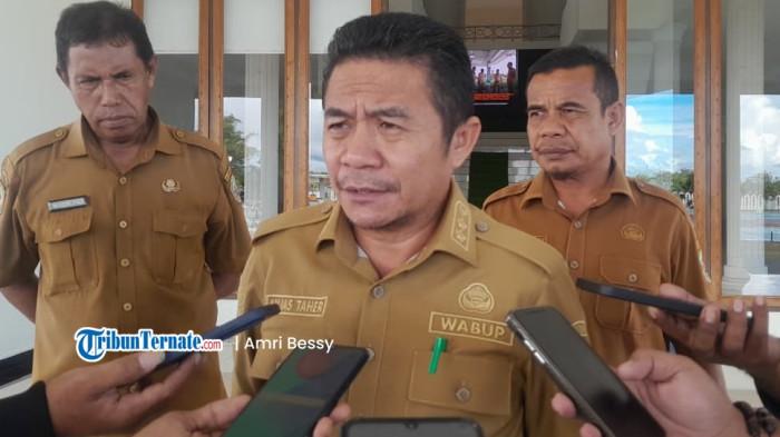 PROGRAM: Wakil Bupati Halmahera Timur Anjas Taher saat bersedia diwawancarai awak media, Kamis (13/11/2025)