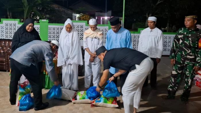 Janda dan lansia Desa Tabanalou, Kecamatan Wasile Selatan terima bantuan 50 paket sembako 01