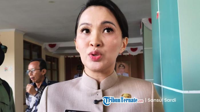 STATEMENT: Gubernur Maluku Utara Sherly Laos saat bersedia diwawancarai usai paripurna, Jumat (7/11/2025)