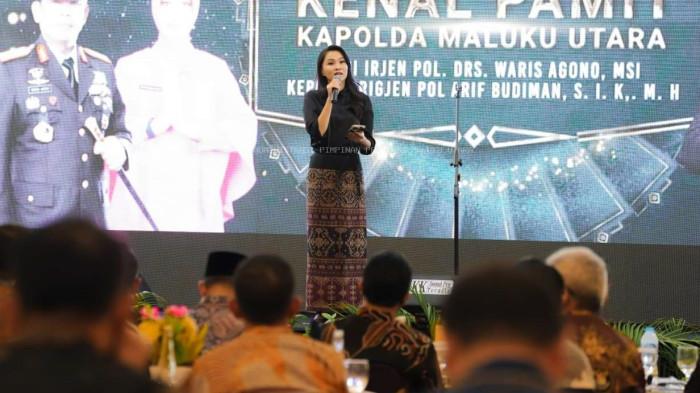 AGENDA: Gubernur Maluku Utara Sherly Laos berbicara di malam Kenal Pamit Kapolda dari pejabat lama, Irjen Pol. Waris Agono, kepada pejabat baru, Brigjen Pol. Arif Budiman.
