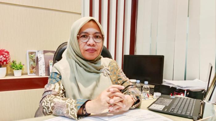 SELEKSI MANDIRI - Kepala Biro Akademik, Kemahasiswaan, dan Kerja Sama (BAKK) Unkhair Ternate, Nurdewi Rizka. Pendaftaran mahasiswa baru jalur mandiri mulai 15 April hingga Juni 2026 dengan kuota hingga 1.700 orang, Jumat (17/4/2026).