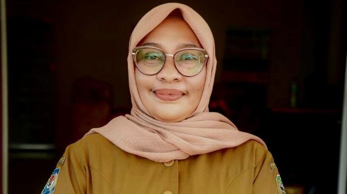 Kepala Dinas Kesbangpol Halmahera Timur Zubaida Komdan