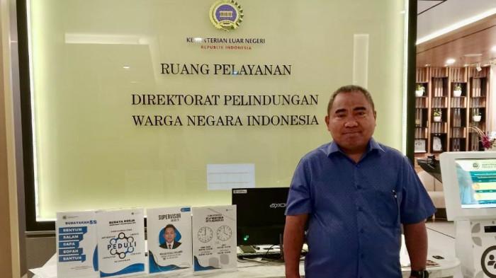 PROGRAM: Kepala Ditransker Halmahera Selatan Daud Djubedi ketika berpose di Kantor Kemenlu di Jakarta, Kamis (4/12/2025)