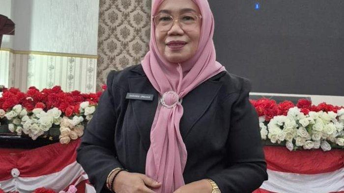 JABATAN: Kepala SMA Negeri 1 Ternate Sabaria Umahuk. Ia dipercaya oleh Gubernur Maluku Utara Sherly Laos untuk mengemban amanah tersebut