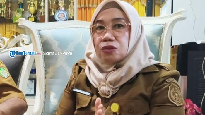 Kepala SMA Negeri 10 Kota Ternate Sabria Umahuk.