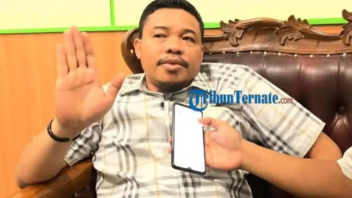 KOMPETISI: Ketua DPD PAN Halmahera Selatan Irfan Djalil. Ia mengaku telah menjadi fans berat Les Bleus (julukan Timnas Prancis) sejak kecil