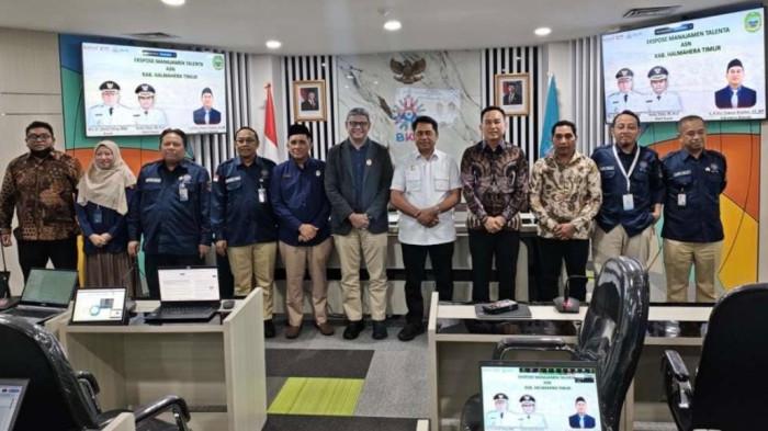 KUNJUNGAN: Bupati Halmahera Timur Ubaid Yakub dan Sekkab Halmahera Timur Ricky Chairul Richfat foto bersama usai berkonsultasi tentang manajemen talenta di BKN, Selasa (3/3/2026).