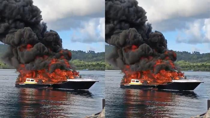 KEBAKARAN: 2 speedboat milik PT Sampoerna terbakar di areal pelabuhan perusahaan di Desa Falabisahaya, Kecamatan Taliabu Utara, Kepulauan Sula, Minggu (5/4/2026) pagi. Dikabarkan dari insiden ini 1 orang alami luka bakar