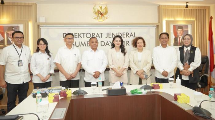 KUNJUNGAN: Foto bersama usai pertemuan dengan empat direktorat jendral di Kementerian PU RI.