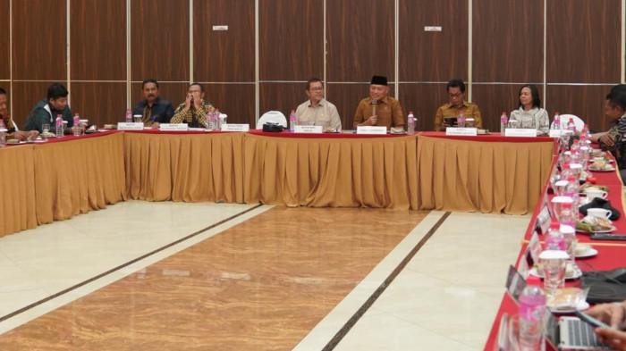AGENDA: Suasana dialog dalam agenda kunker BAM DPR RI di Maluku Utara, Senin (27/4/2026). Banyak hal yang dibahasa, salah satunya pelunasan pembayaran DBH