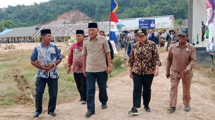 KUNKER: Saat kunjungan kerja (kunker), Wakil Gubernur Maluku Utara Sarbin Sehe didampingi Bupati Taliabu Sashabila Mus, Jumat (13/3/2026)