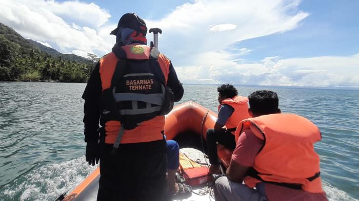 ORANG HILANG: Tim SAR Gabungan ketika melakukan operasi pencarian terhadap seorang pria di Halmahera Selatan, Maluku Utara hilang saat memanah ikan, Jumat (15/5/2026)