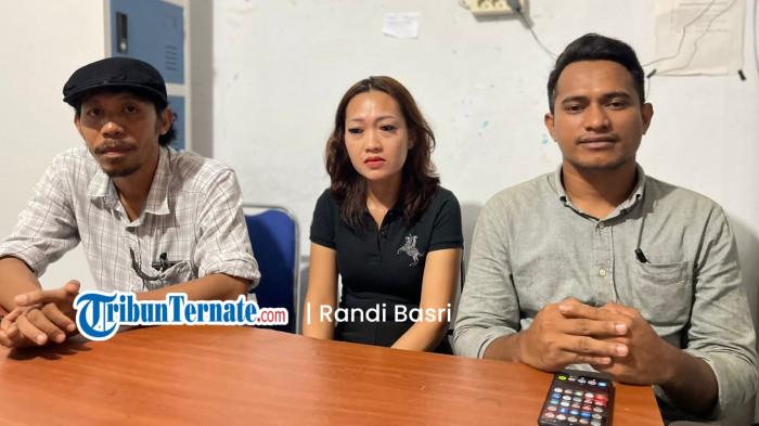HUKUM: MA alias Mita (32 (tengah) diduga menjadi korban janji palsu dari oknum polisi di Polda Maluku Utara korban langsung lapor ke Propam hal itu disampaikan korban melalui kuasa hukumnya Junaidi J Badjo dan Wahyu Taha di kantor Yayasan Bantuan Hukum Sipakale Maluku Utara beralamat di Kelurahan Mangga Dua Ternate, Rabu (29/4/2026).