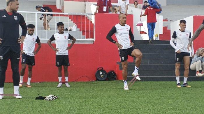 KOMPETISI: Penggawa Malut United: Muhammad Ridwan, Yance Sayuri, Alwi Slamat, Gustavo Franca dan Tyronne del Pino
