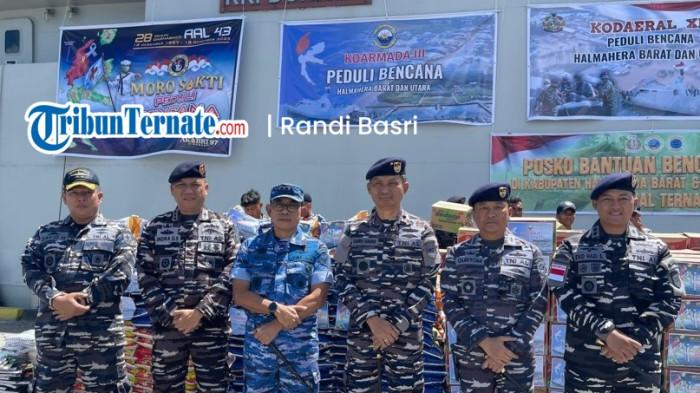 BANTUAN: KRI Dorang-874 yang berlabuh di dermaga Pelabuhan Ahmad Yani Ternate, Kamis (15/1/2026)