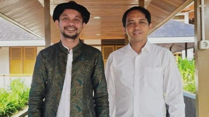 JABATAN: Plh Kadisperindag Maluku Utara M Rony Saleh foto dengan Menhut RI Raja Julit Antoni saat berkunjung ke Kota Ternate beberapa waktu lalu