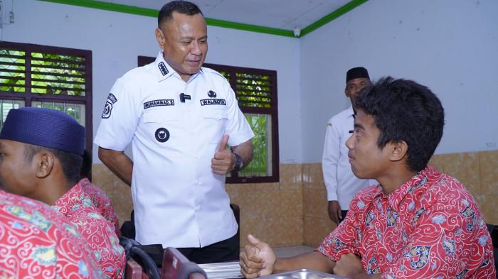 MBG untuk Siswa Tidore, Muhammad Sinen Tekankan Gizi dan Tepat Waktu