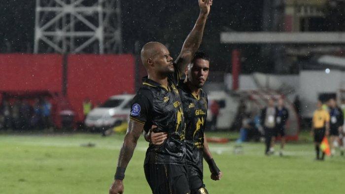 KOMPETISI: Selebrasi gol striker Malut United David da Silva ke gawang Persita Tangerang, Sabtu (16/5/2026)