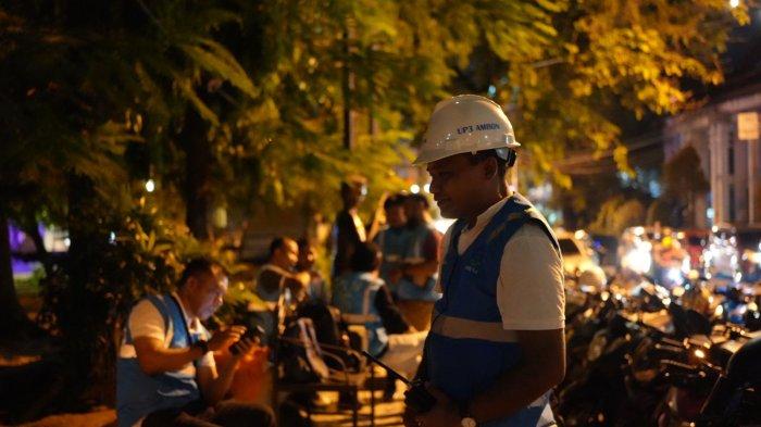 PLN Terjunkan Puluhan Personel dan Peralatan Back Up Demi Kelancaran Ibadah Persiapan Natal di Ambon - Manager-UP3-Ambon-Maryudin-Saleh-memimpin-langsung-siaga-kelistrikan-dari-lapangan.jpg