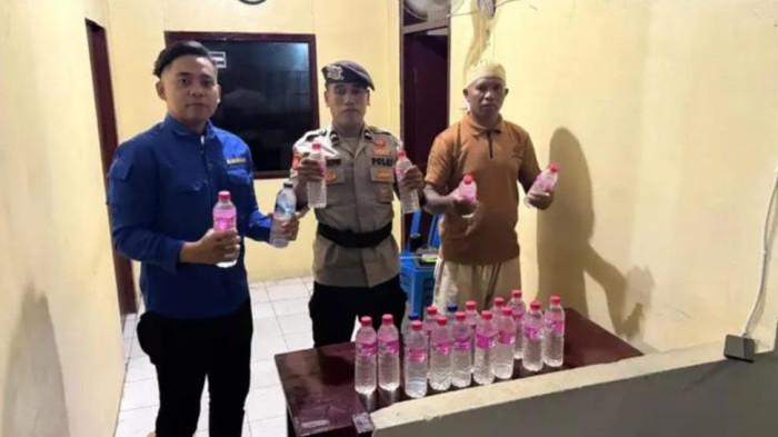 HUKUM: Miras jenis cap tikus yang disita Polres Kepulauan Sula dari atas KM KM Permata Obi