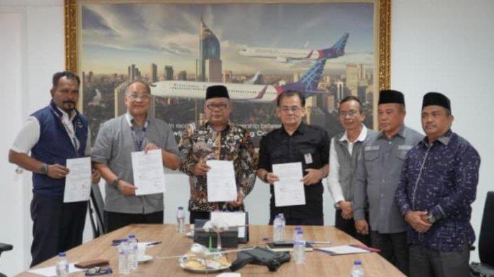 HAJI: Pose bersama usai MoU Pemprov Maluku Utara dengan Sriwijaya Air di Jakarta