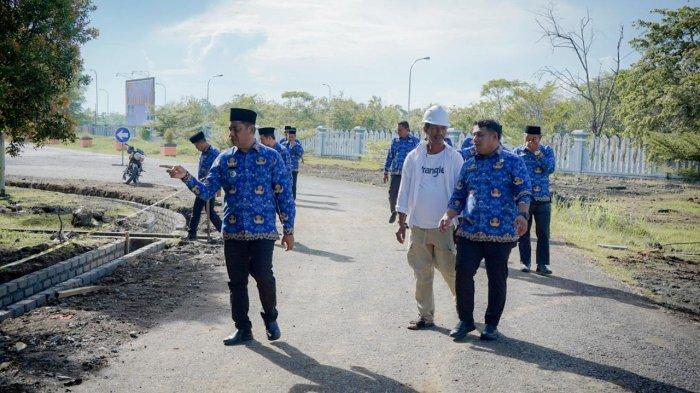 Ubaid Yakub Pastikan Penataan Taman Kantor Bupati Halmahera Timur Sesuai RAB