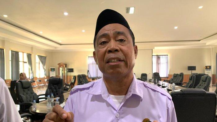 SELEKSI: Ketua Komite Manajemen Talenta Suksesor Sekkab Halmahera Selatan Bustamin Soleman saat diwawancari disela-sela kerjanya, Rabu (1/4/2026). Ia mengatakan, hasil seleksi jabatan sekretaris melalui sistem manajemen talenta