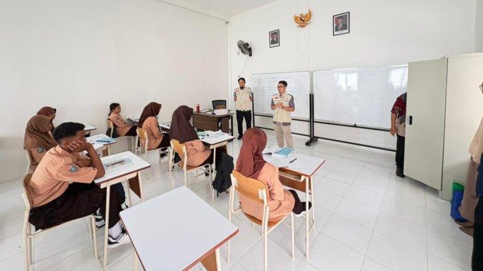 PLN (Persero) Unit Induk Wilayah Maluku dan Maluku Utara (UIW MMU) melalui Unit Pelaksana Pelayanan Pelanggan (UP3) Sofifi berkolaborasi dengan Yayasan Baitul Maal (YBM) PLN menggelar aksi sosial bertajuk “Ramadhan Berbagi”.