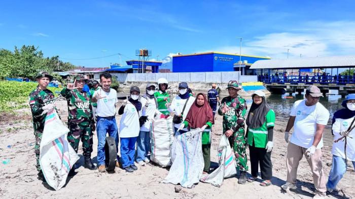 PEDULI: PT Nusa Karya Arindo (NKA) turut berpartisipasi dalam kegiatan Kerja Bakti Lingkungan (Corve) yang diselenggarakan oleh Dinas Lingkungan Hidup Maluku Utara dalam rangka memperingati Hari Lingkungan Hidup Sedunia Tahun 2026. Kegiatan tersebut berlangsung di kawasan Pantai Pelabuhan Speed Boat Sofifi, Rabu (10/6/2026).