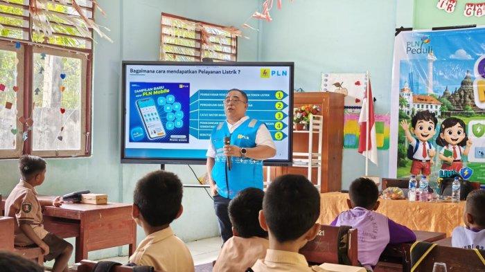Manager PT PLN (Persero) Unit Pelaksana Pelayanan Pelanggan (UP3) Ambon, Ramli Malawat, hadir sebagai pemateri dan menyampaikan materi terkait literasi keamanan listrik serta kewaspadaan dini terhadap potensi bahaya listrik.